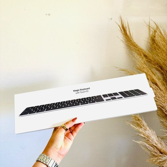 NEW APPLE Black Silver Bluetooth Magic Keyboard Touch ID Computer USB Cable Cord - Picture 1 of 7